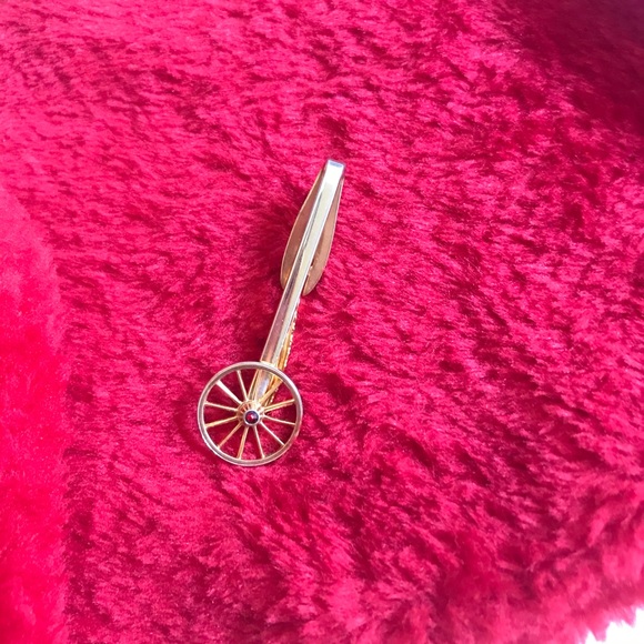 Hickok USA 50s Wagon Wheel with Stone Tie Bar Clip - Picture 2 of 8